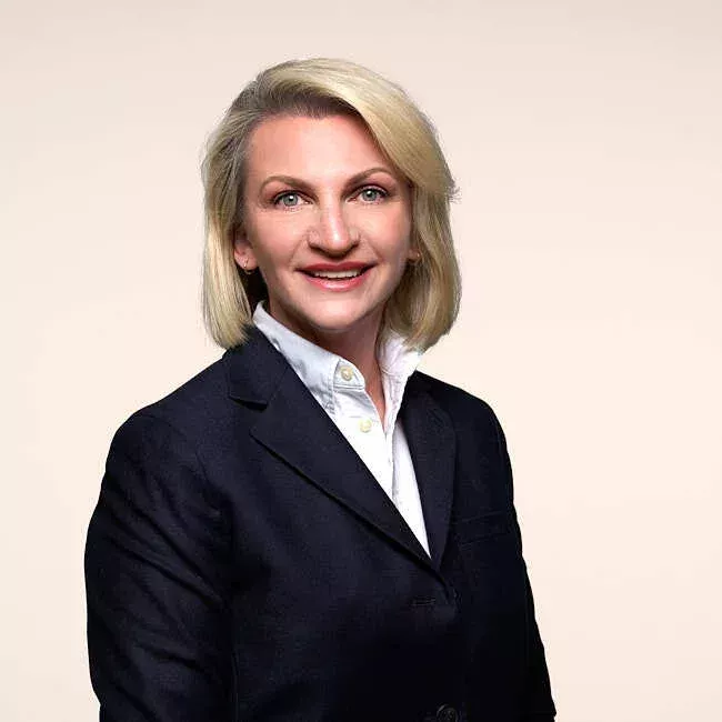 Arnella Doslic WEB